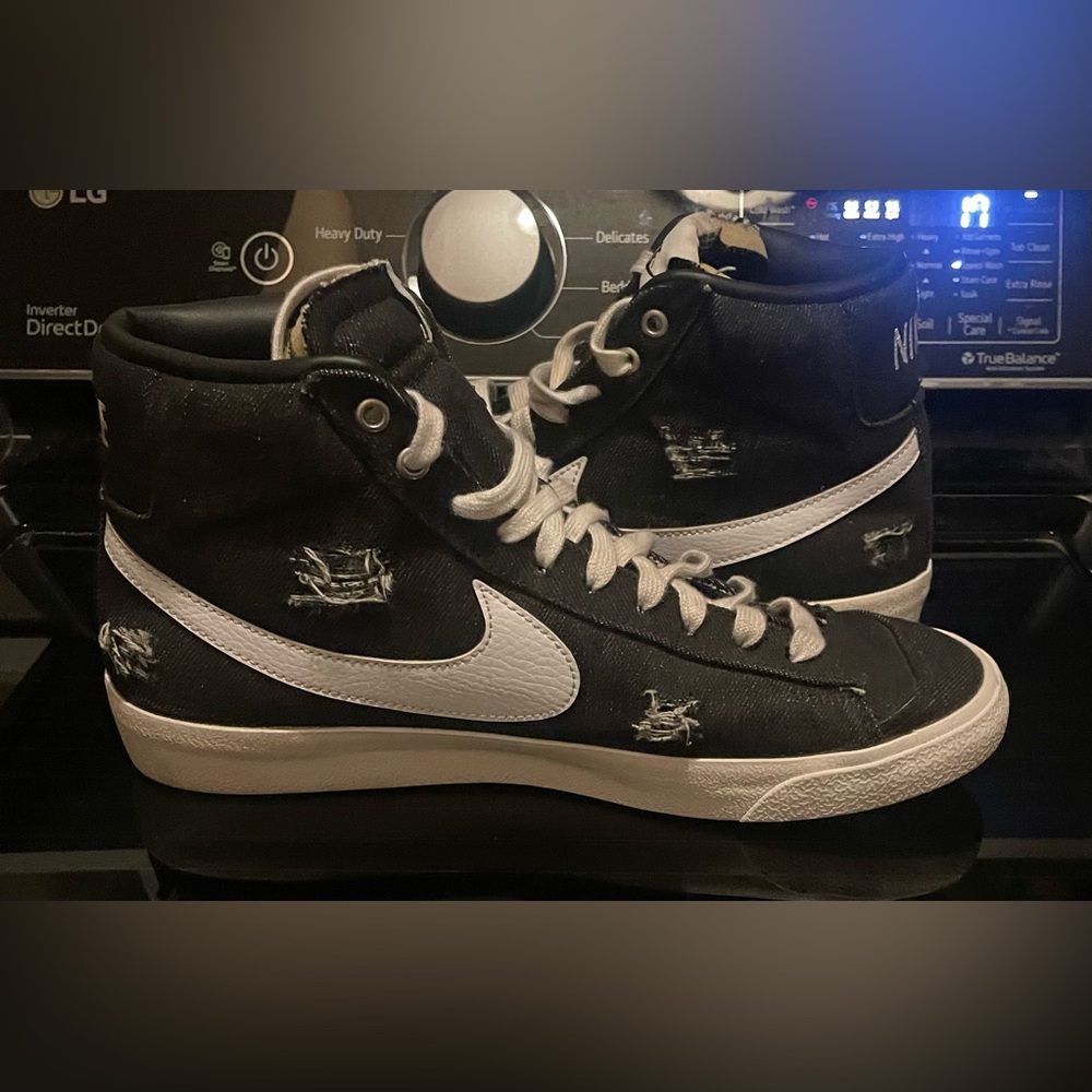 Nike Black High-Top Sneakers with Flame Design - Picture 4 of 7